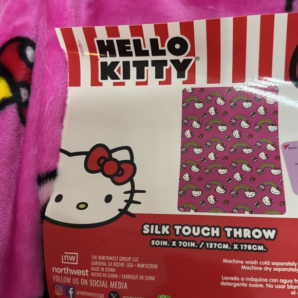 Hello kitty silk touch throw - Picture 3 of 3